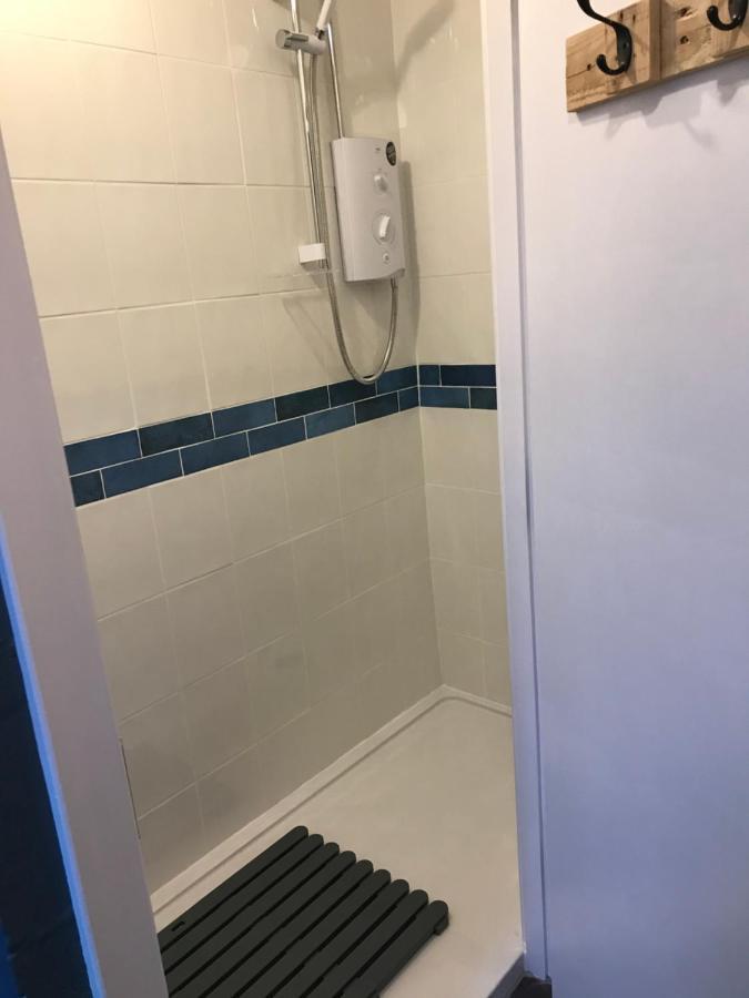 Loch Ness Backpackers Lodge ドラムナドロッキット エクステリア 写真