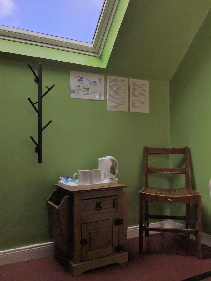 Loch Ness Backpackers Lodge ドラムナドロッキット エクステリア 写真