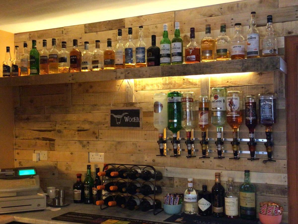 Loch Ness Backpackers Lodge ドラムナドロッキット エクステリア 写真