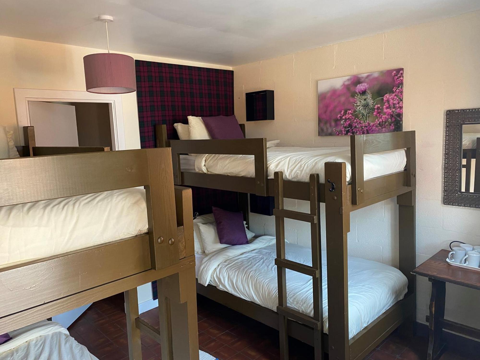 Loch Ness Backpackers Lodge ドラムナドロッキット エクステリア 写真