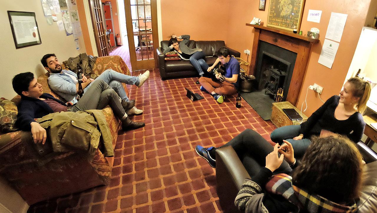 Loch Ness Backpackers Lodge ドラムナドロッキット エクステリア 写真