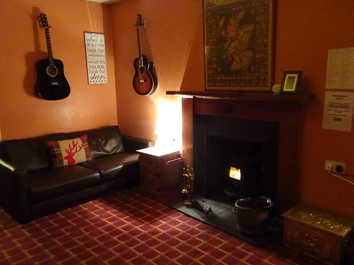 Loch Ness Backpackers Lodge ドラムナドロッキット エクステリア 写真