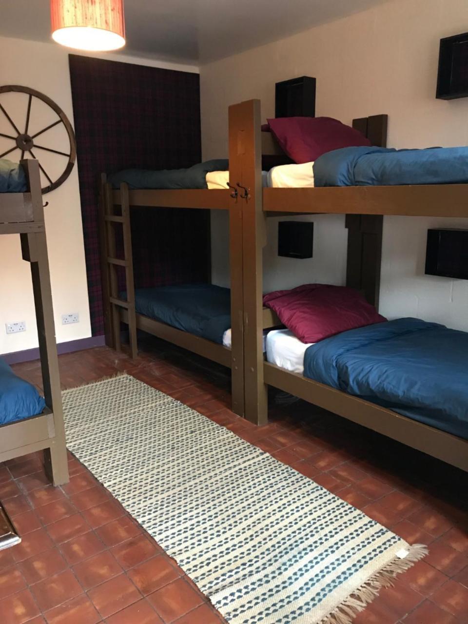 Loch Ness Backpackers Lodge ドラムナドロッキット エクステリア 写真