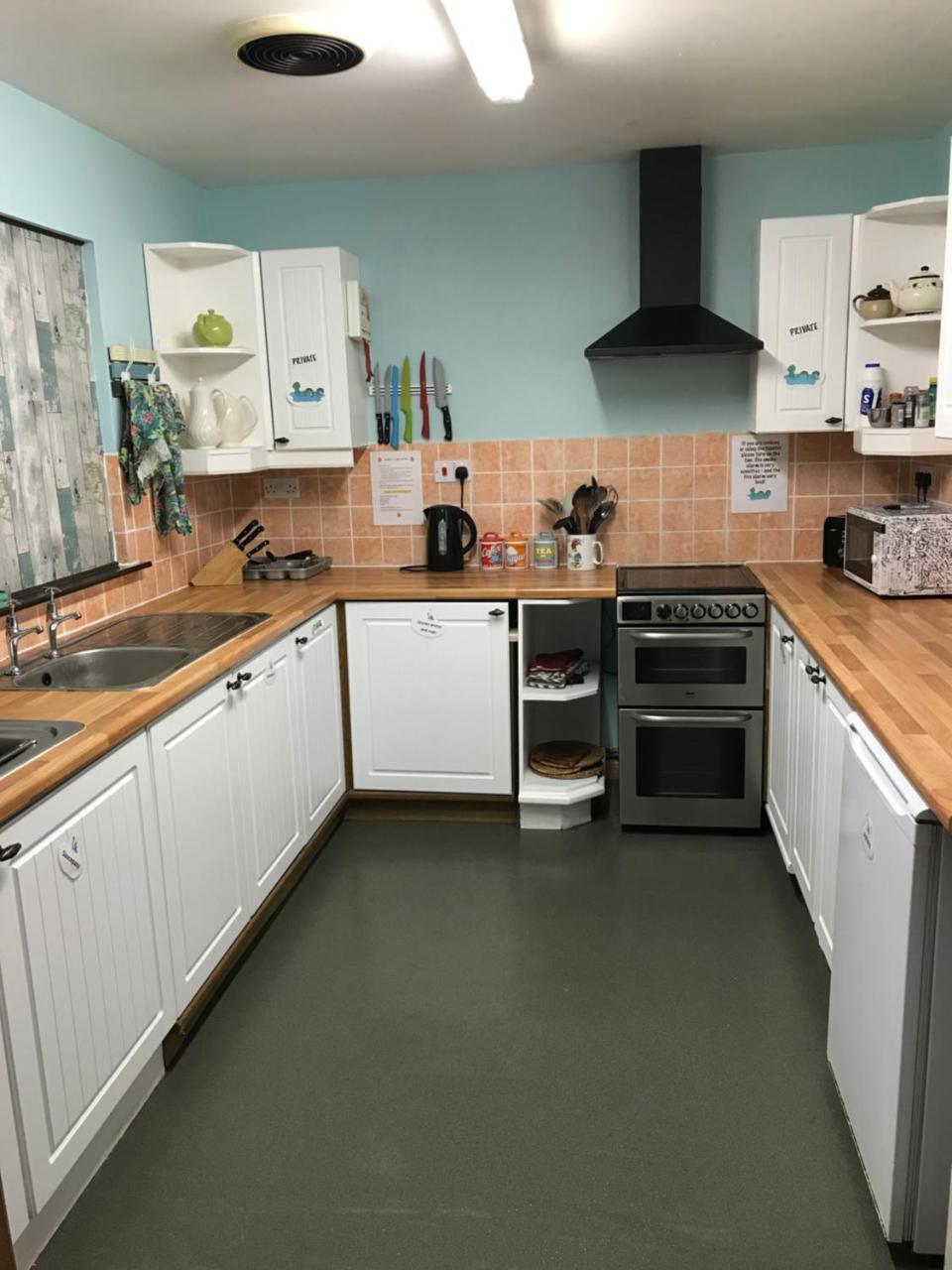 Loch Ness Backpackers Lodge ドラムナドロッキット エクステリア 写真