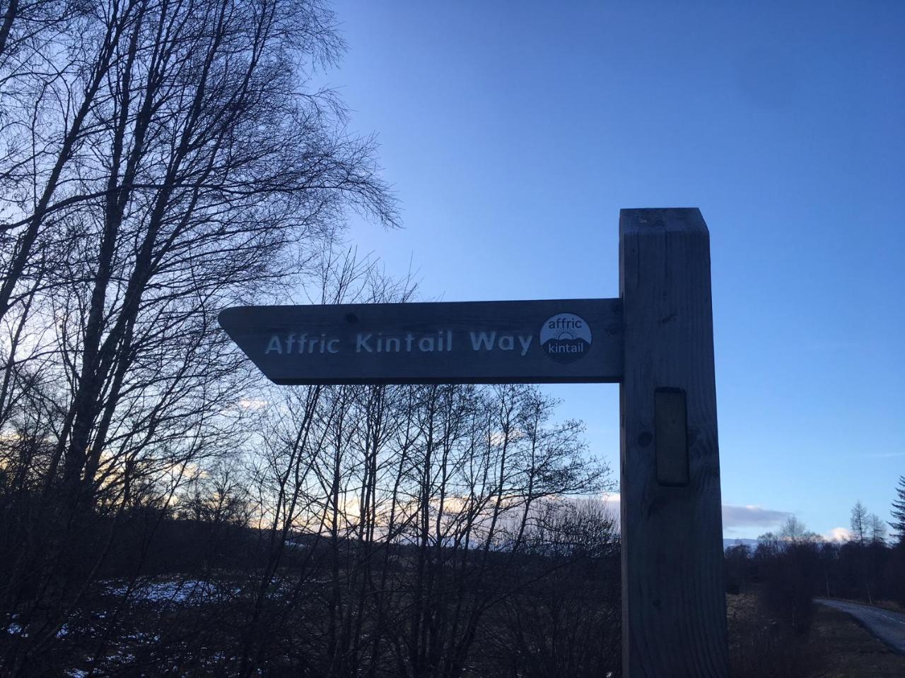 Loch Ness Backpackers Lodge ドラムナドロッキット エクステリア 写真